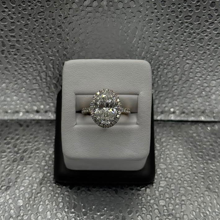 WEDDING RING OVAL CUT 4.62CTW 14KY