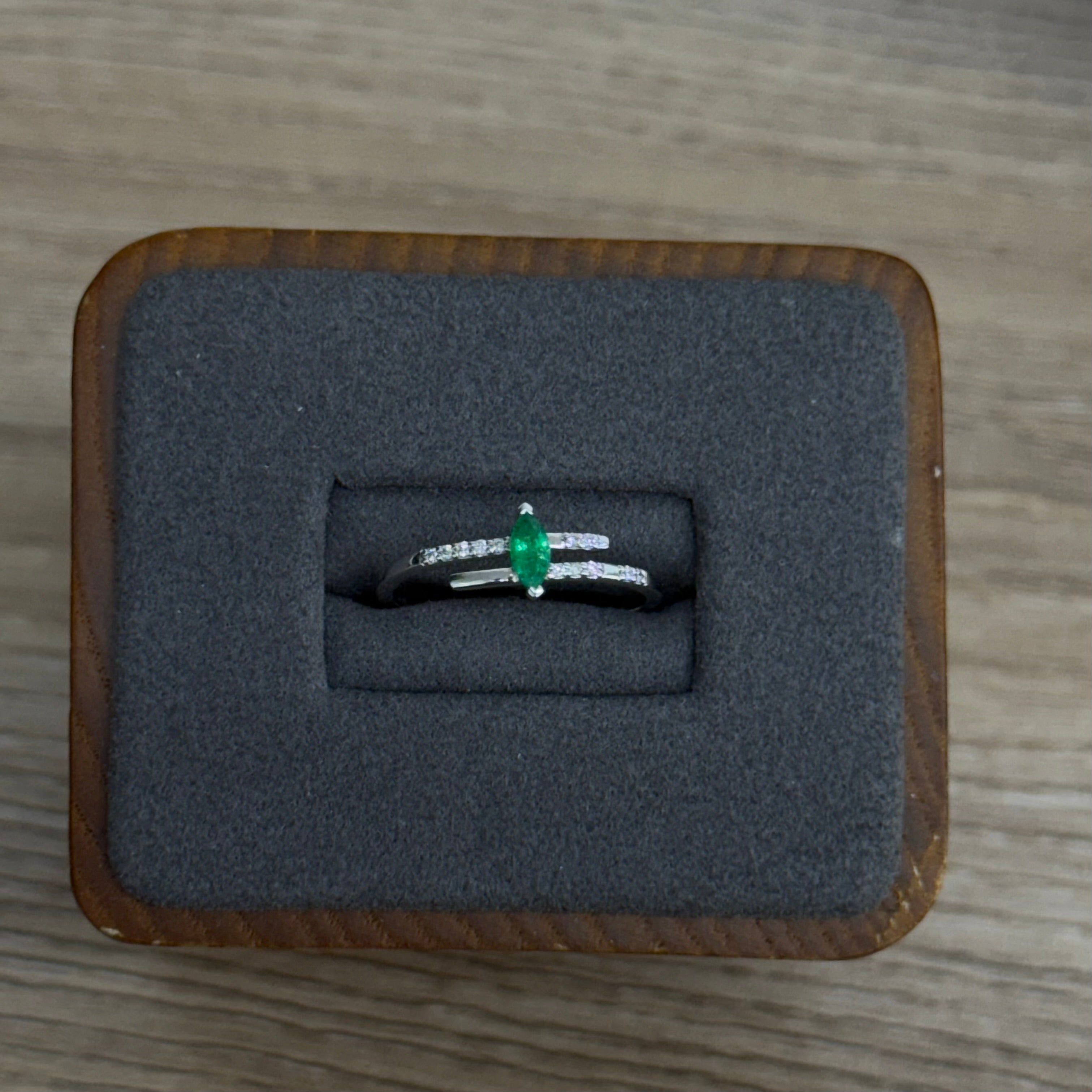 Ring Emerald and Diamond