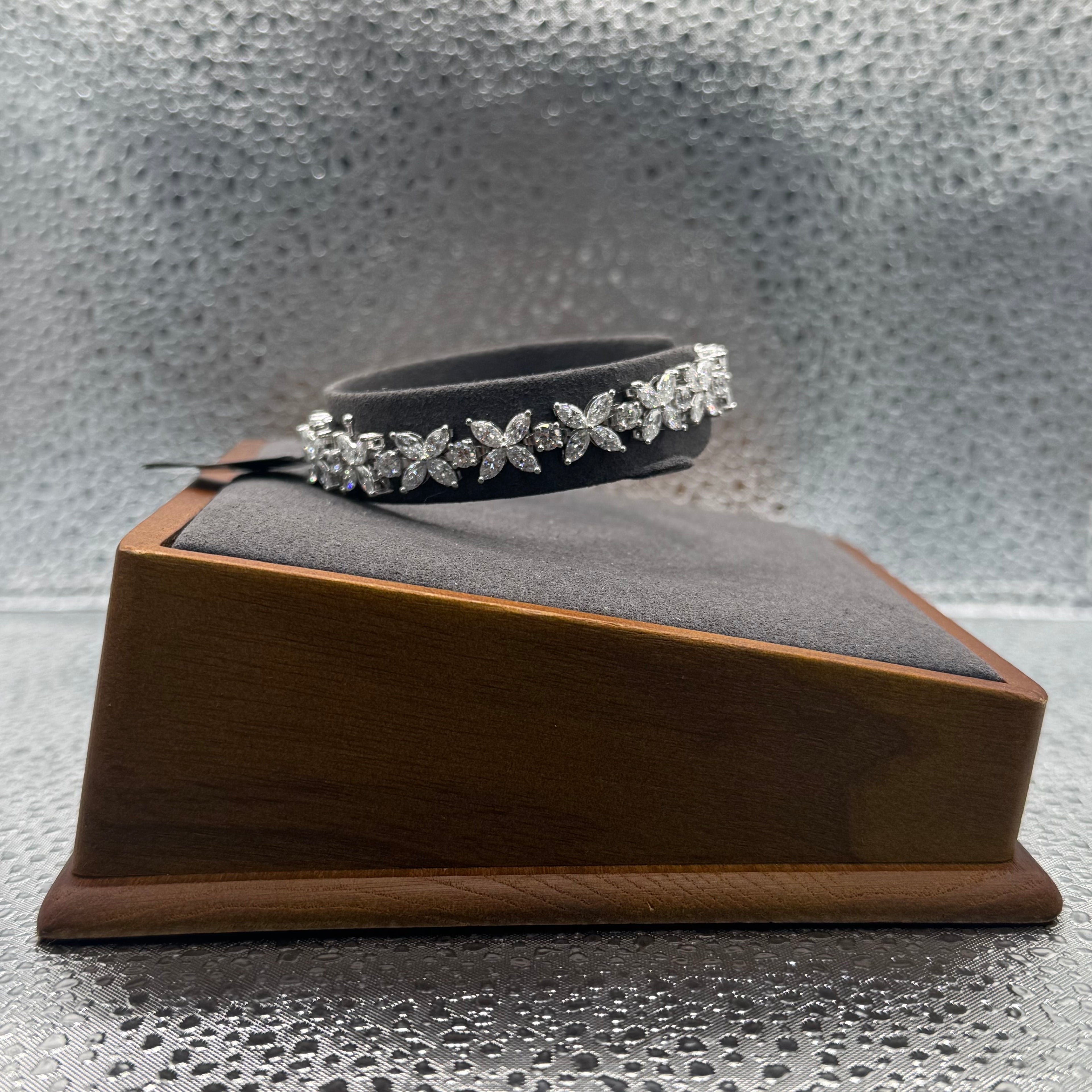 BRACELET 14K WHITE GOLD DIAMOND 10.69CT