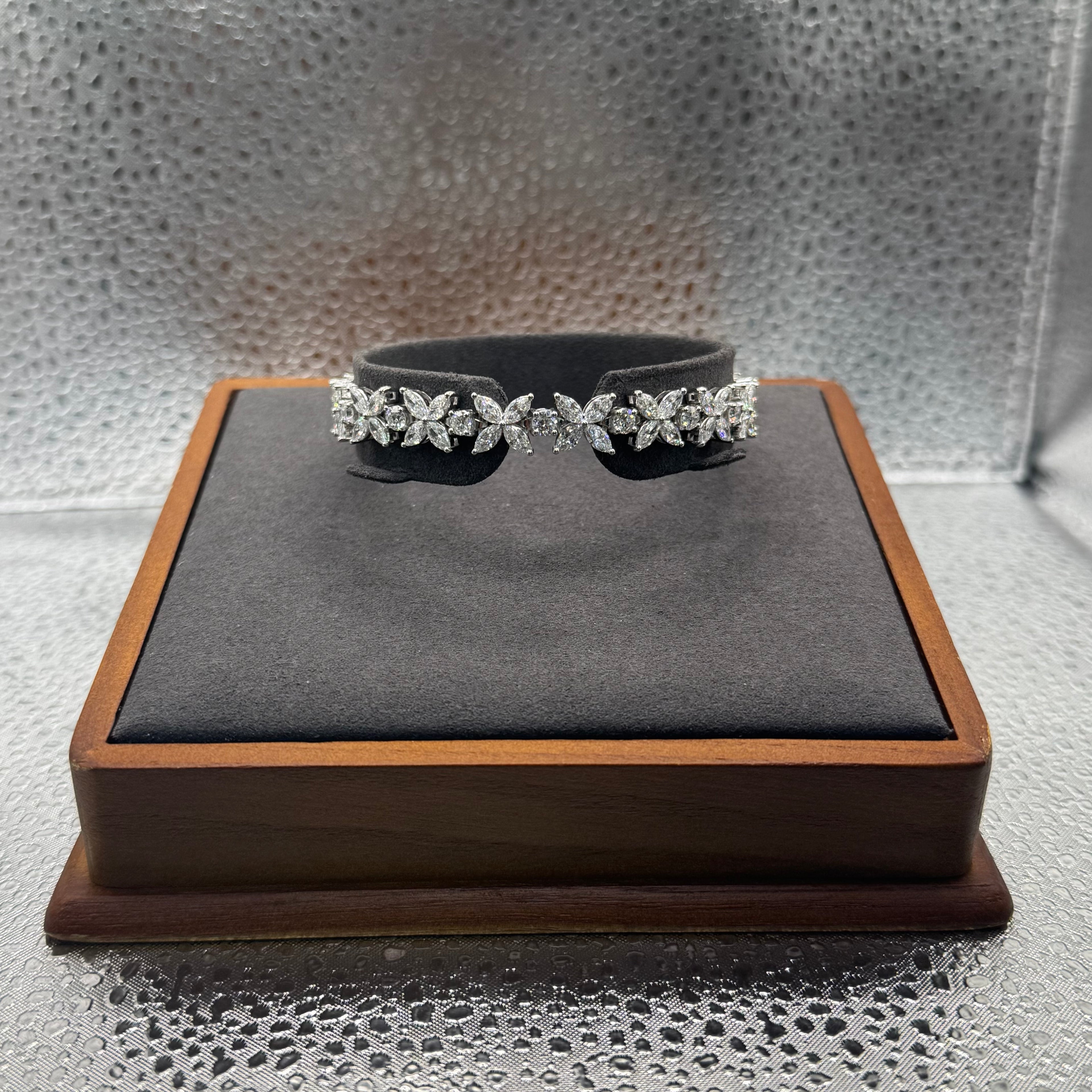 BRACELET 14K WHITE GOLD DIAMOND 10.69CT