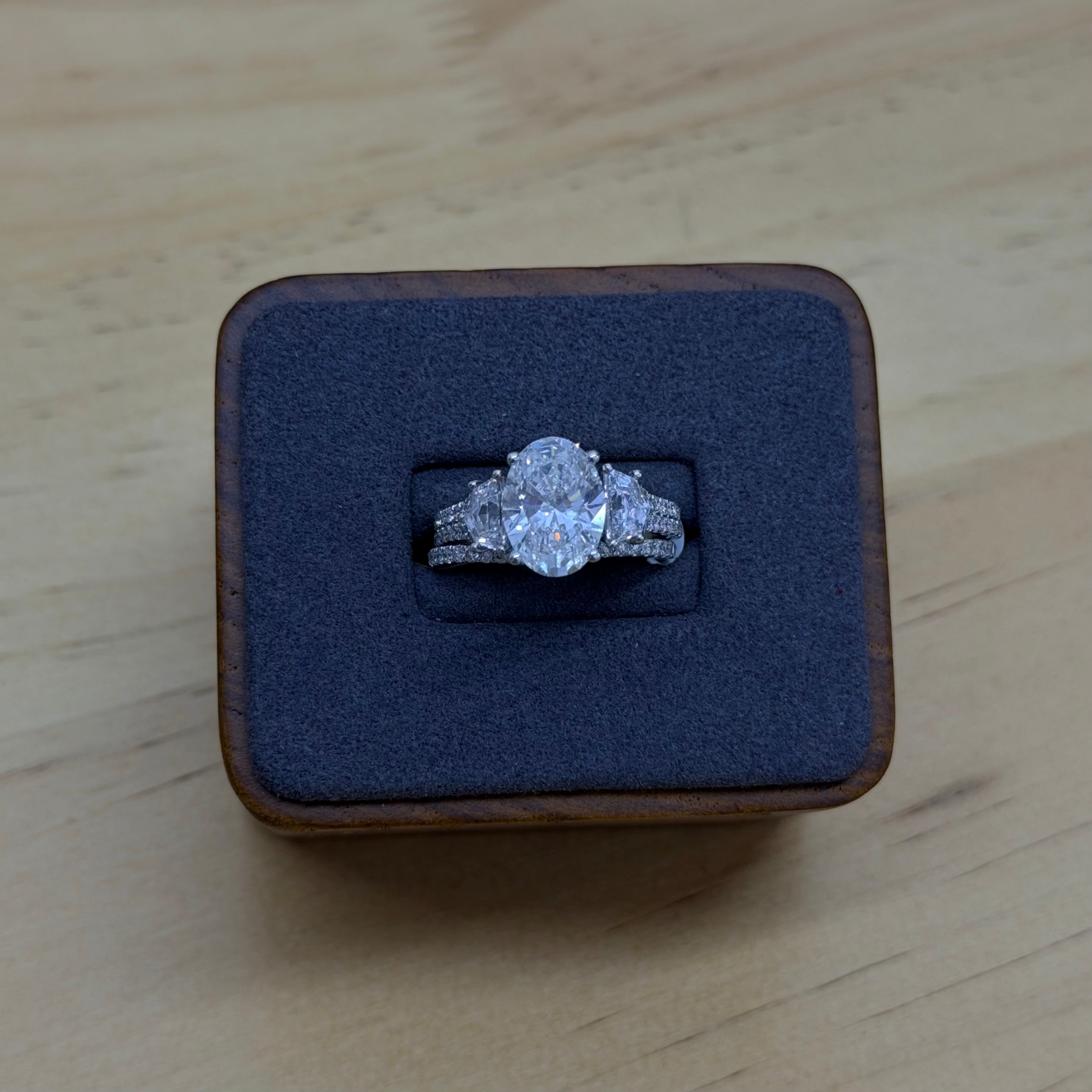 Set wedding ring white gold and Diamonds oval cut 4.32