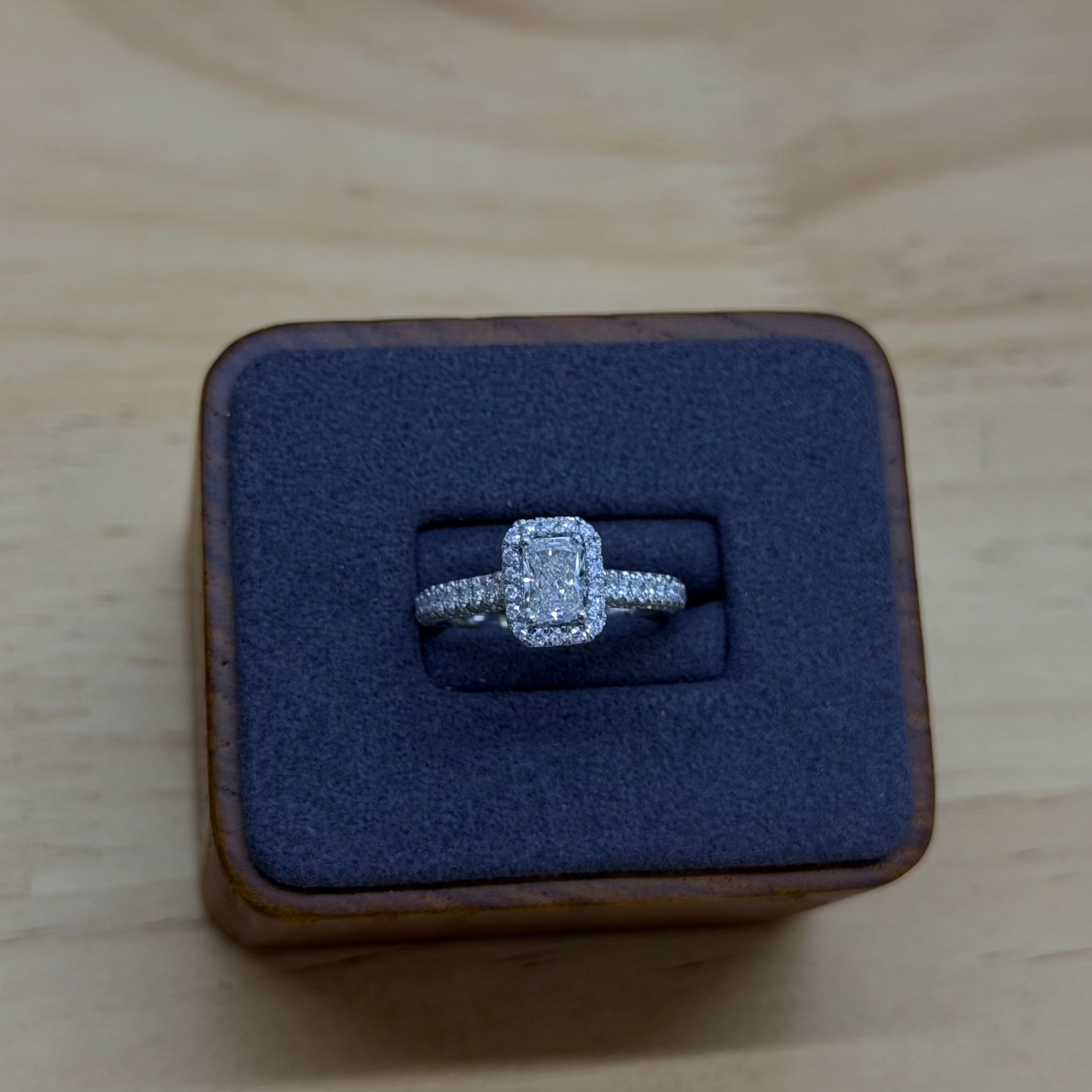 Wedding ring white gold and diamonds 1.66